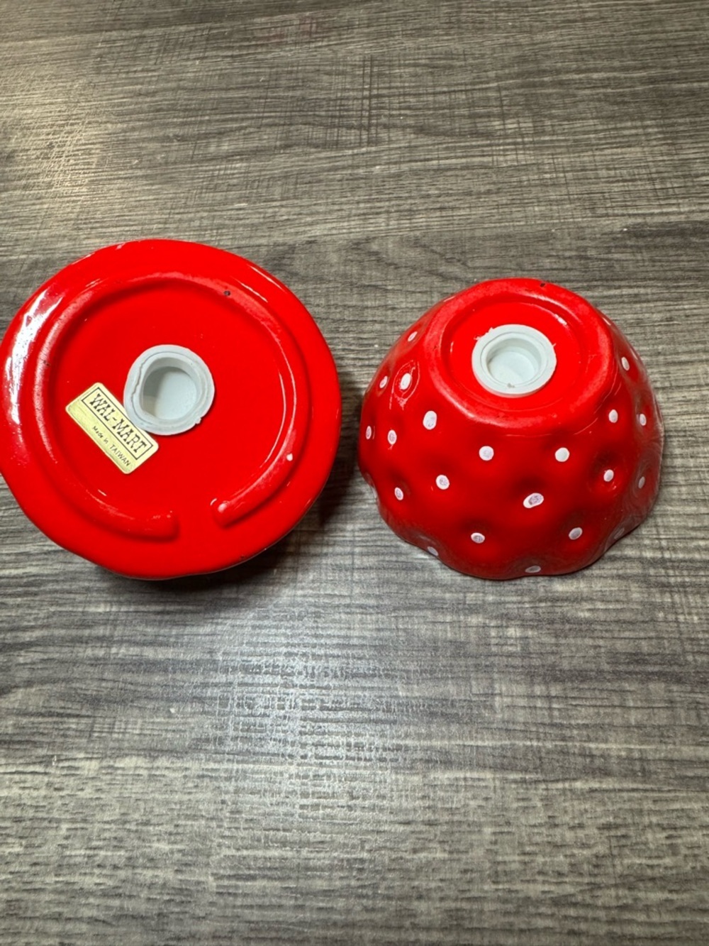 Vintage Wal-Mart Taiwan Strawberry Ceramic Salt & Pepper Shaker Set - Picture 4 of 7